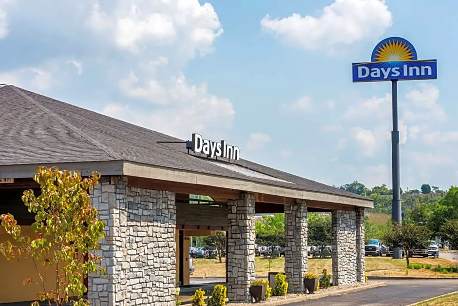 Days Inn by Wyndham Pittsburgh-Harmarville hotel hero