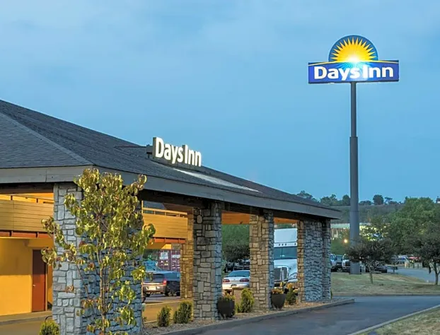 Days Inn by Wyndham Pittsburgh-Harmarville hotel detail image 1