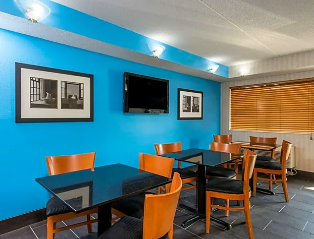 Days Inn by Wyndham Pittsburgh-Harmarville hotel detail image 3