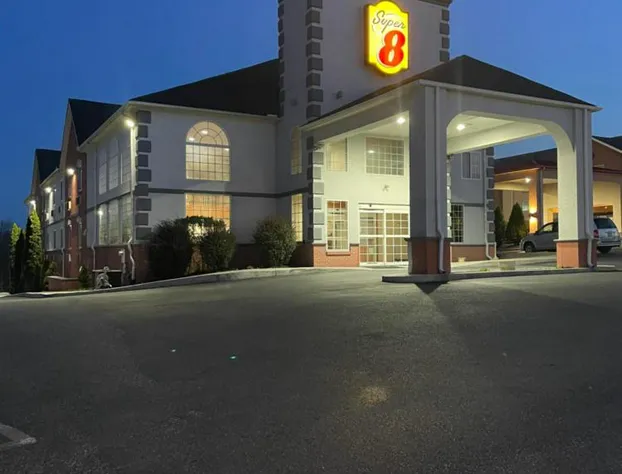 Super 8 by Wyndham Harrisburg Hershey North hotel detail image 1