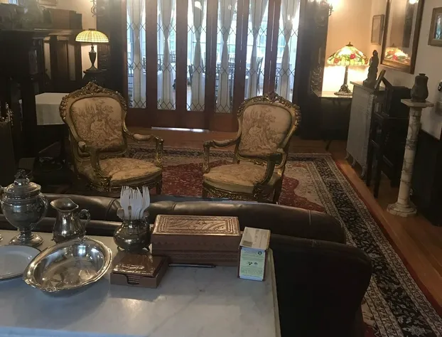 Edgewood Manor hotel detail image 3