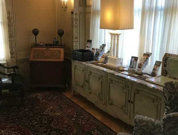 Edgewood Manor hotel detail image 4