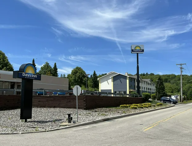 Days Inn by Wyndham Somerset PA I-70 I-76 hotel detail image 1