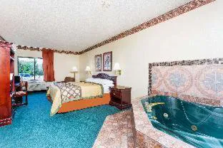 Super 8 by Wyndham Piedmont Greenville Area hotel detail image 4