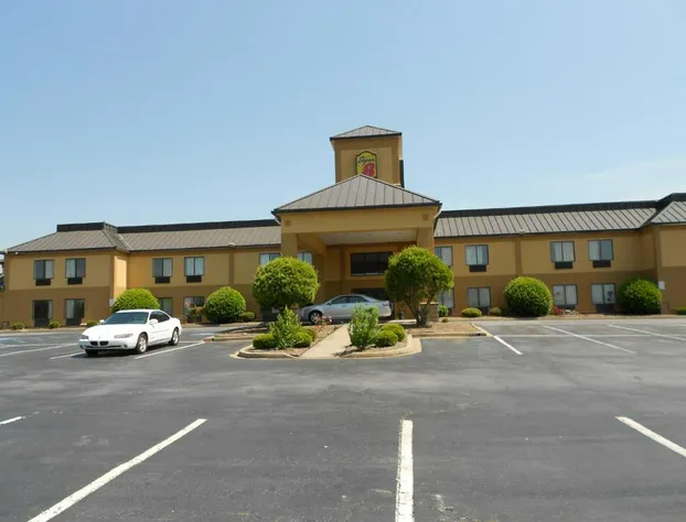Super 8 by Wyndham Piedmont Greenville Area hotel detail image 1