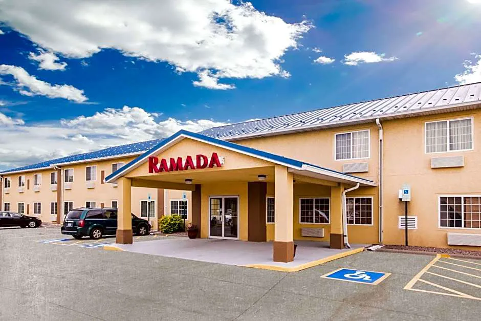 Ramada by Wyndham Sioux Falls hotel hero