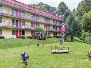 Super 8 by Wyndham Caryville TN hotel detail image 1