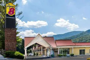 Super 8 by Wyndham Caryville TN hotel hero