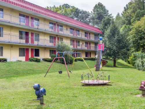 Super 8 by Wyndham Caryville TN hotel detail image 1