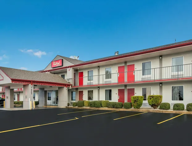 Red Roof Inn & Suites Jackson, TN hotel detail image 2