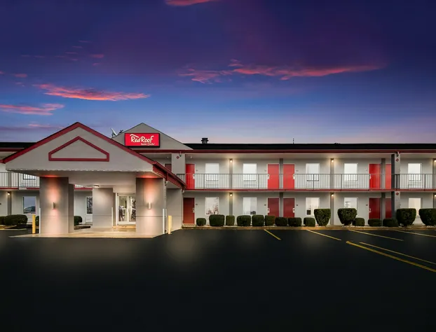 Red Roof Inn & Suites Jackson, TN hotel detail image 3