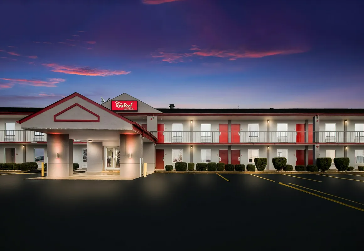Red Roof Inn & Suites Jackson, TN hotel hero