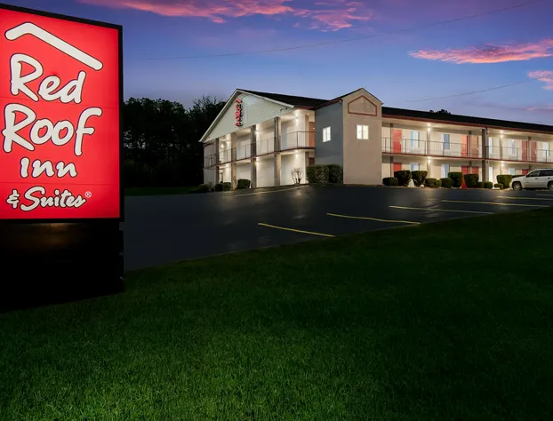 Red Roof Inn & Suites Jackson, TN hotel detail image 2