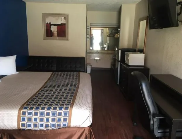 Regency Inn & Suites By OYO Bay City TX hotel detail image 4