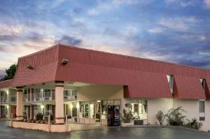 Super 8 by Wyndham Kingsport /I-81 hotel hero