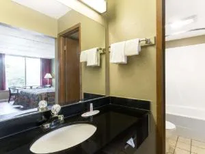 Super 8 by Wyndham Kingsport /I-81 hotel detail image 3