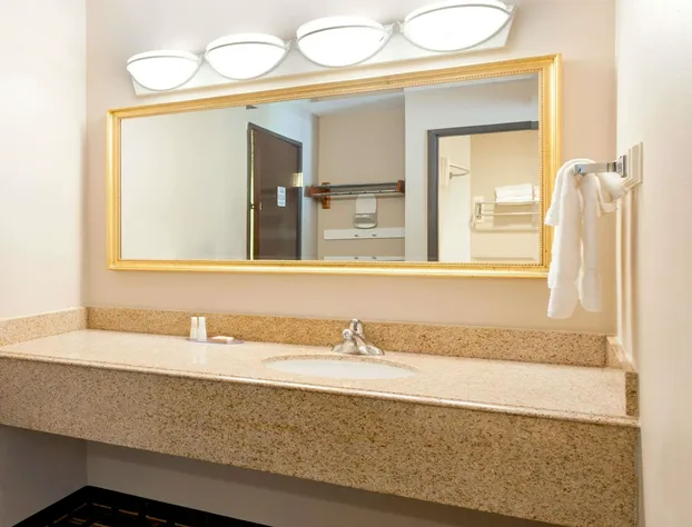 Baymont by Wyndham Memphis East hotel detail image 4