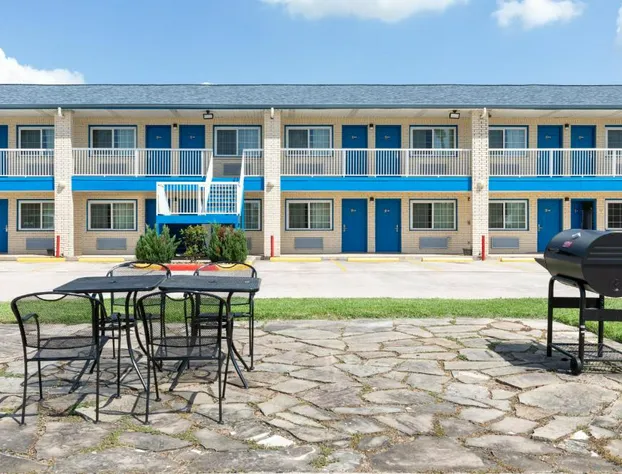 Days Inn by Wyndham Baytown Garth Road I10 East hotel detail image 2