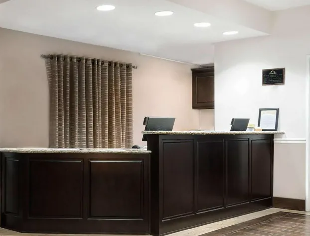 Days Inn & Suites by Wyndham Dallas hotel detail image 1