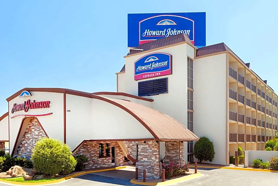 Howard Johnson by Wyndham Arlington Ballpark / Six Flags hotel hero