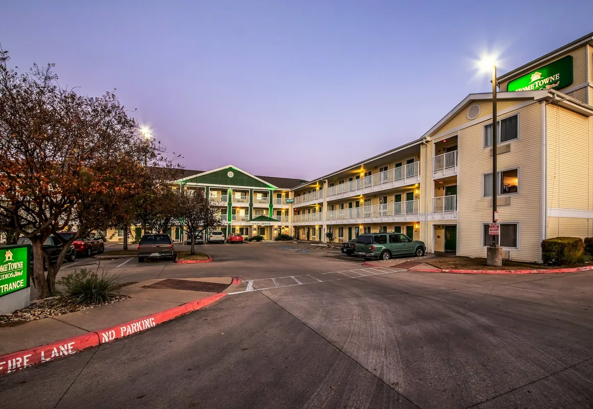 HomeTowne Studios by Red Roof Austin hotel hero