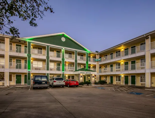 HomeTowne Studios by Red Roof Austin hotel detail image 2