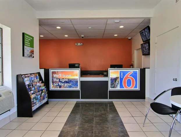 Motel 6 Austin, TX - Central Downtown UT hotel detail image 4