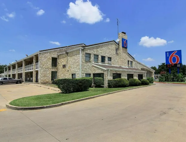 Motel 6 Austin, TX - Central Downtown UT hotel detail image 3