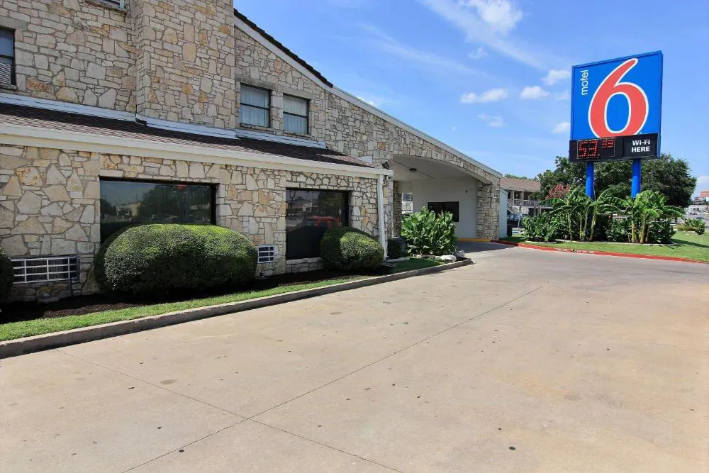 Motel 6 Austin, TX - Central Downtown UT hotel hero