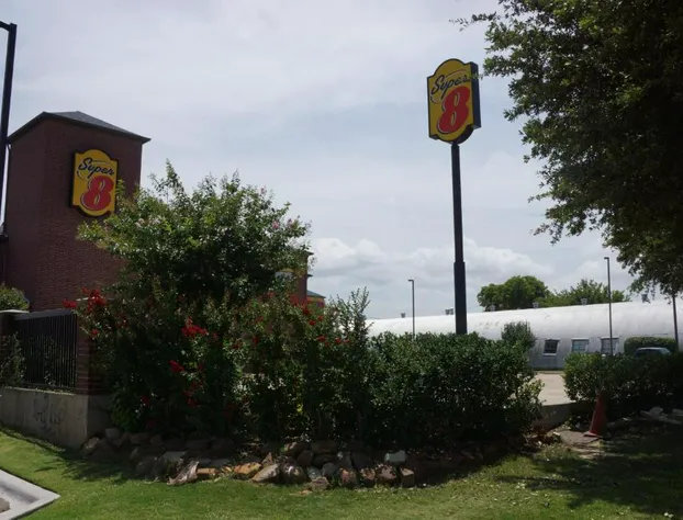 Super 8 by Wyndham Farmers Branch/North Dallas hotel detail image 4