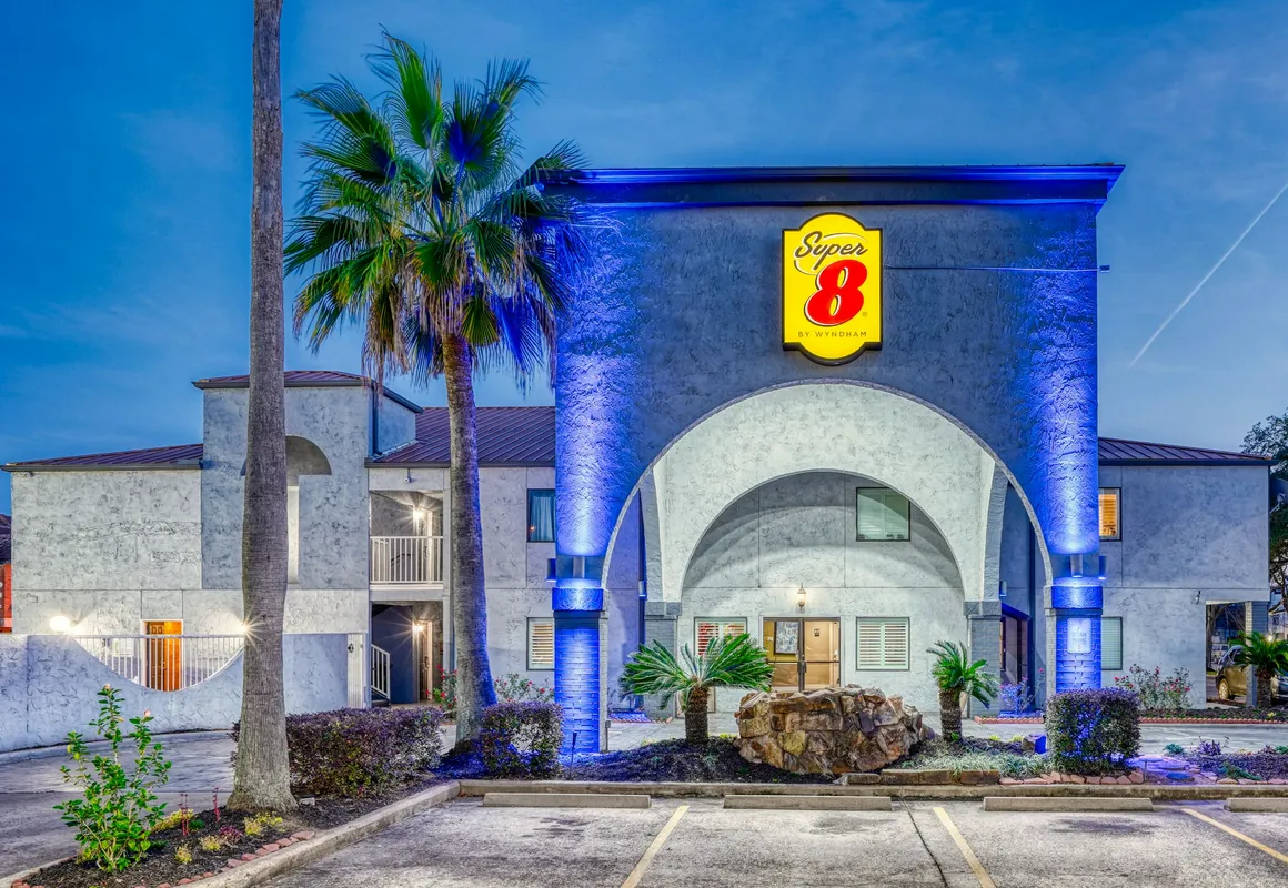 Super 8 by Wyndham Houston/NASA hotel hero