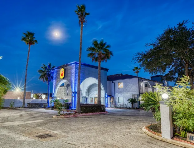 Super 8 by Wyndham Houston/NASA hotel detail image 2