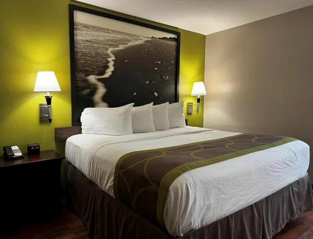 Super 8 by Wyndham Houston/NASA hotel detail image 4