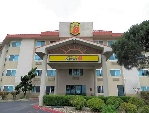 Super 8 by Wyndham Austin North/University Area hotel detail image 1