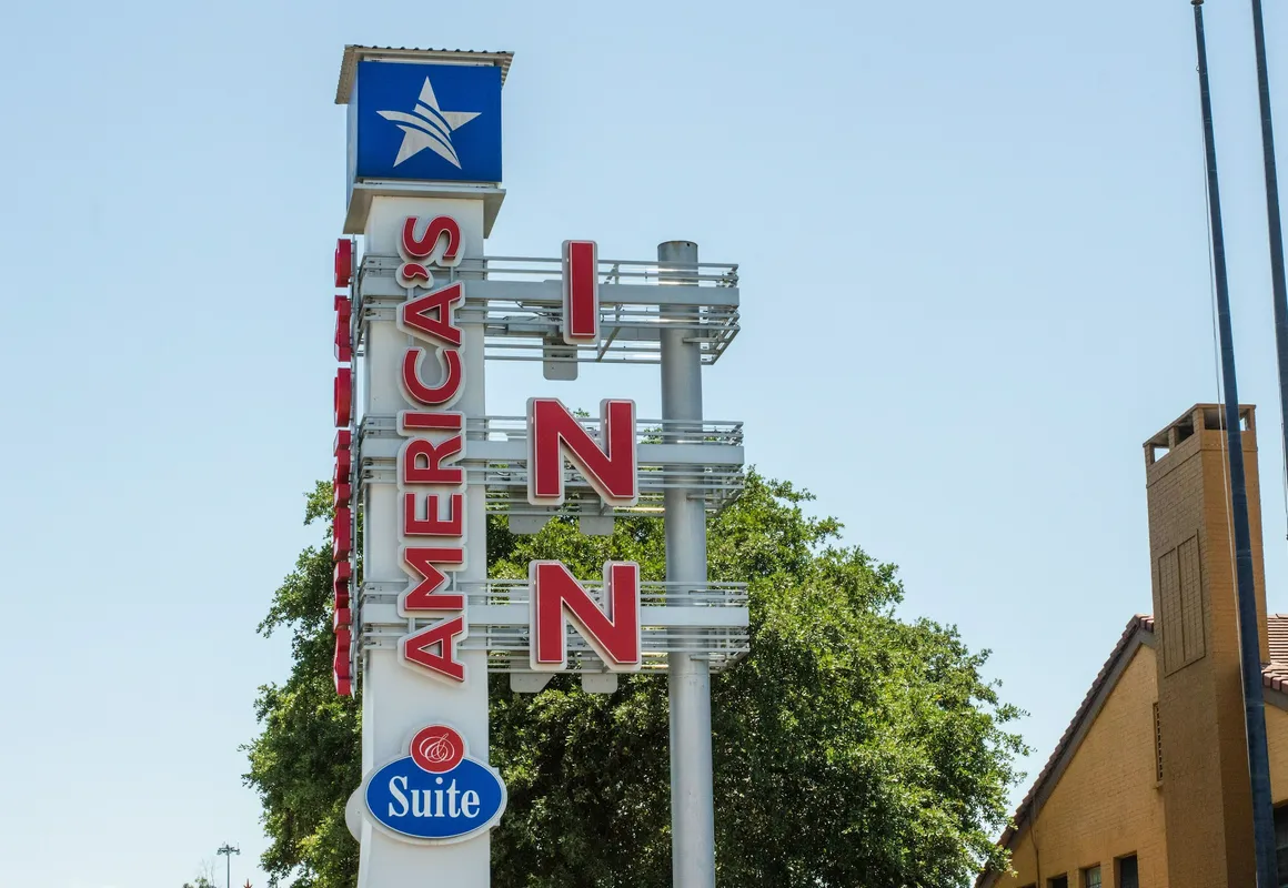 America's Inn Sugarland Stafford hotel hero