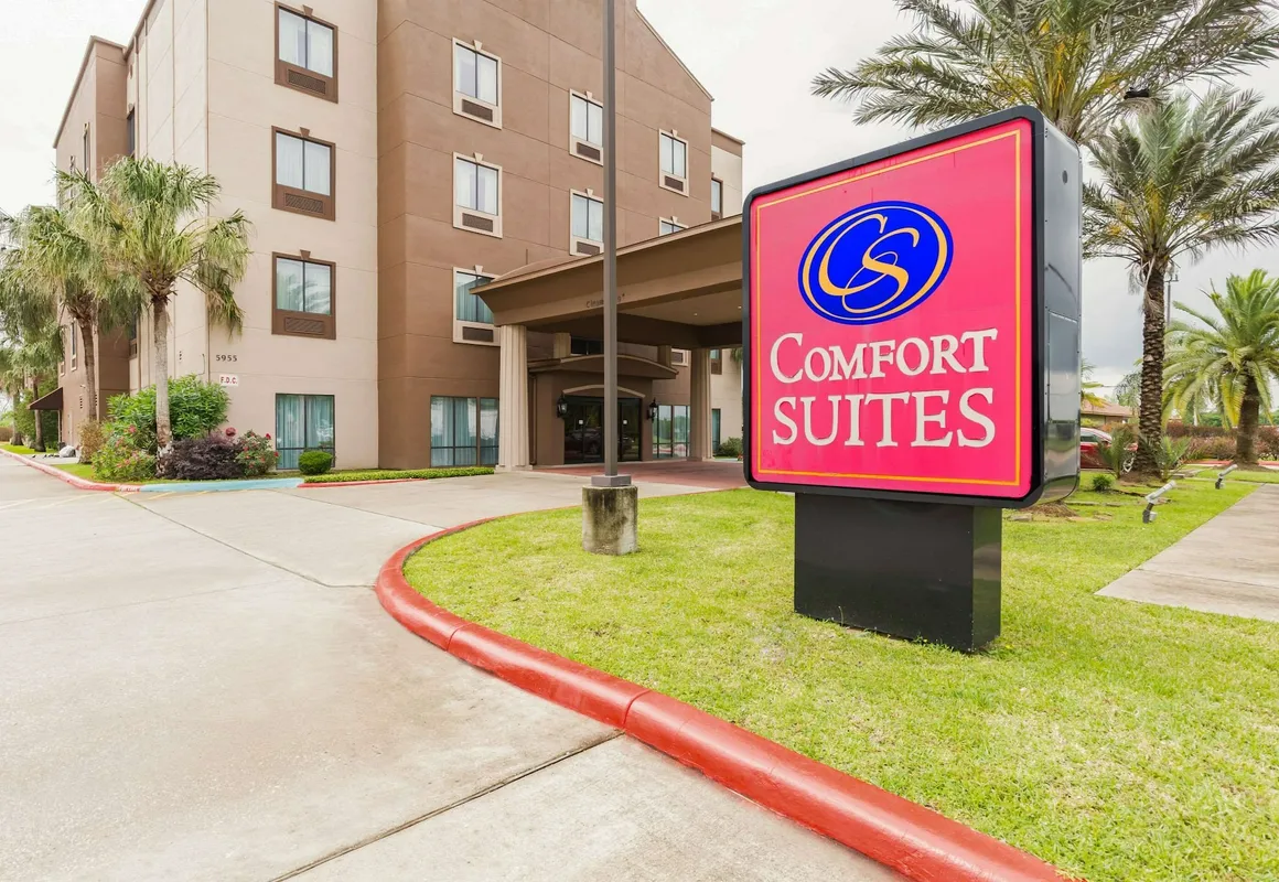 Comfort Suites Beaumont I-10 hotel hero