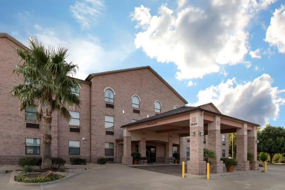 Quality Inn hotel hero