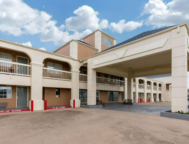 Quality Inn Clute Freeport hotel detail image 1