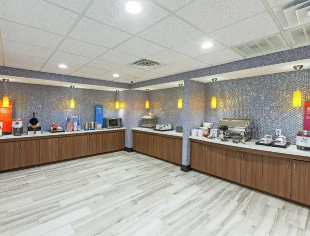 Hampton Inn & Suites Houston-Bush Intercontinental Aprt hotel detail image 4