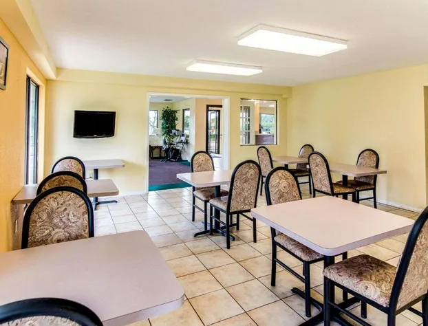 Rodeway Inn & Suites Highway 290 Northwest hotel detail image 4