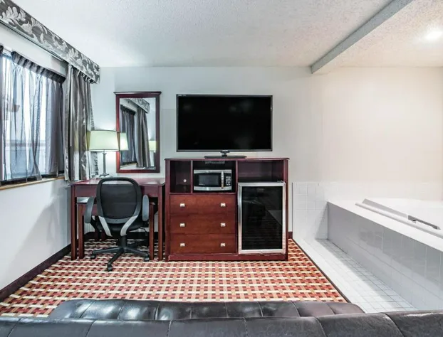 Super 8 by Wyndham Harlingen TX hotel detail image 3