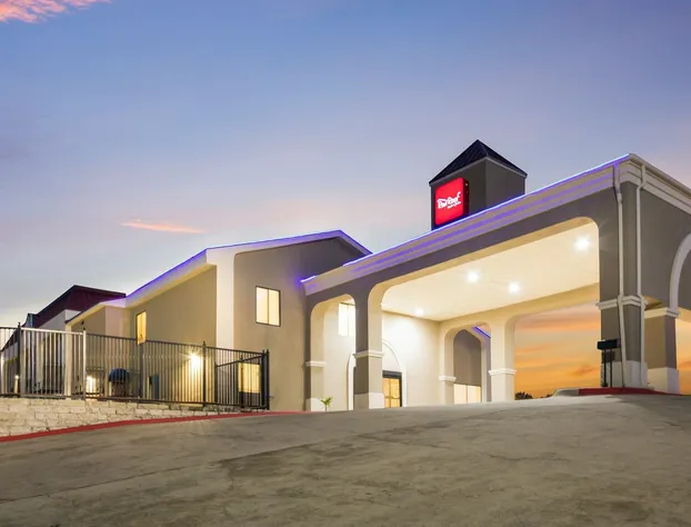 Red Roof Inn & Suites Austin East - Manor hotel detail image 1