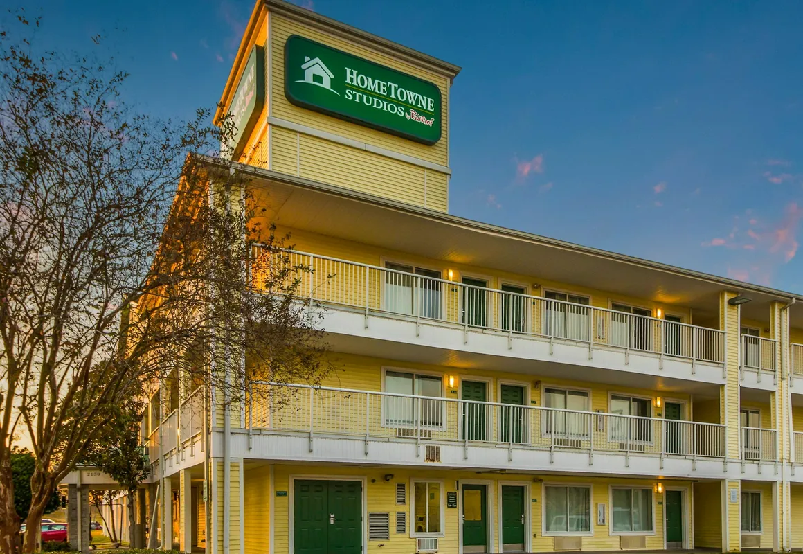 HomeTowne Studios by Red Roof Houston - West Oaks/ Energy Corridor hotel hero