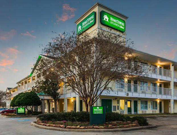 HomeTowne Studios by Red Roof Houston - West Oaks/ Energy Corridor hotel detail image 2