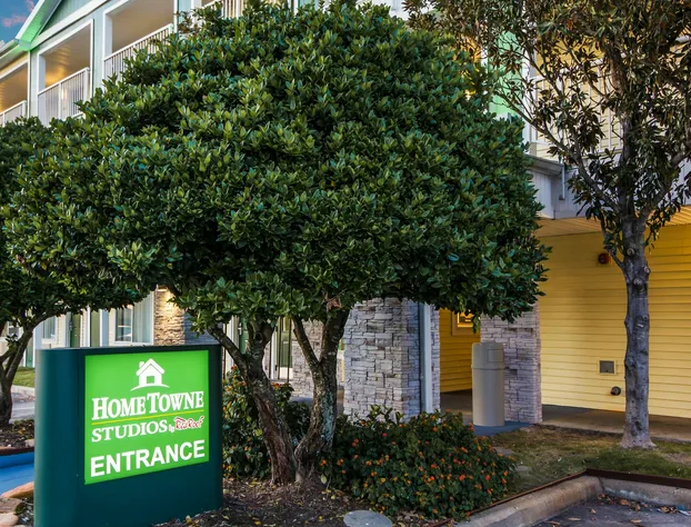 HomeTowne Studios by Red Roof Houston - West Oaks/ Energy Corridor hotel detail image 2