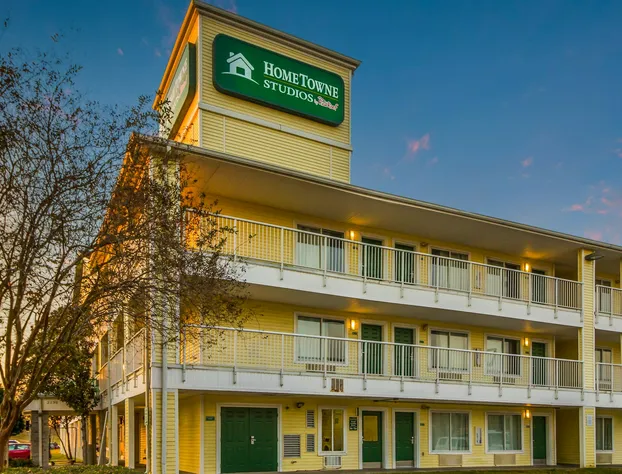 HomeTowne Studios by Red Roof Houston - West Oaks/ Energy Corridor hotel detail image 4