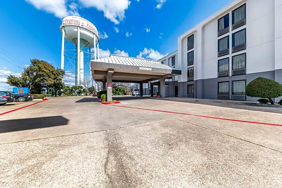 Motel 6 Lewisville, TX - Medical City hotel hero