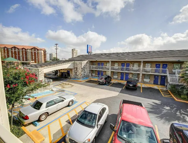 Motel 6 San Antonio, TX - Northwest Medical Center hotel detail image 1