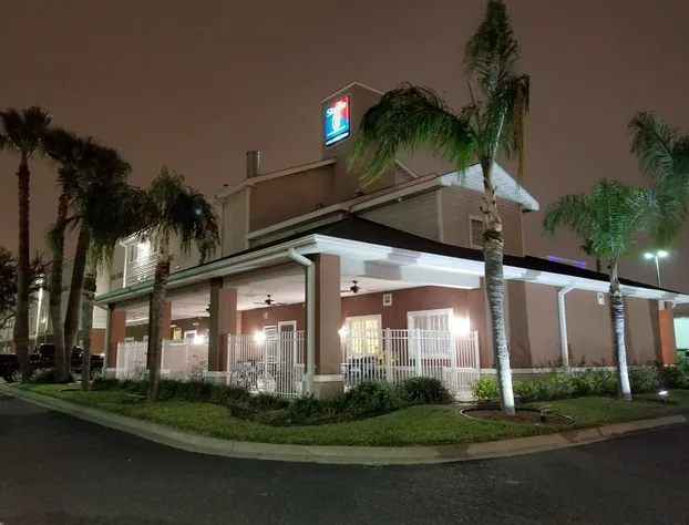 Studio 6 Mcallen, TX hotel detail image 1