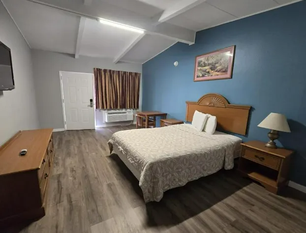 Luxury Inn & Suites and RV Park hotel detail image 1